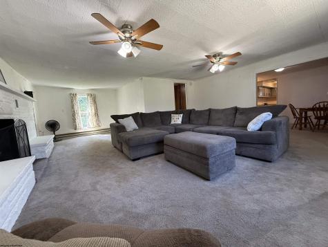 189 Grove Avenue Reedsville WV 26547