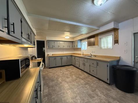 189 Grove Avenue Reedsville WV 26547