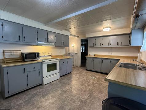 189 Grove Avenue Reedsville WV 26547