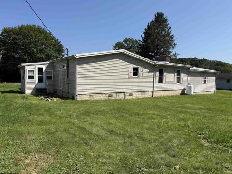 189 Grove Avenue Reedsville WV 26547
