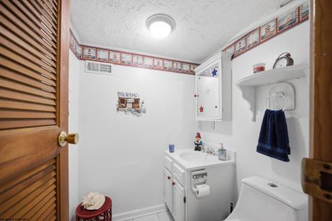 1072 Maple Lake Road Bridgeport WV 26330