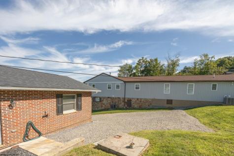 1072 Maple Lake Road Bridgeport WV 26330