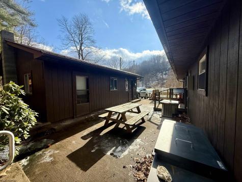 181 Oates Lane Ellamore WV 26267