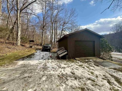 181 Oates Lane Ellamore WV 26267