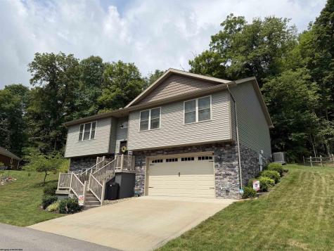 16 Bunker Hill Lane Fairmont WV 26554
