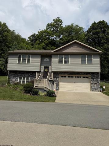 16 Bunker Hill Lane Fairmont WV 26554