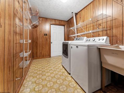 224 Hemlock Lane Reedsville WV 26547