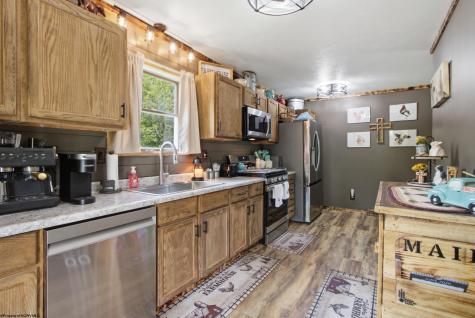 84 Boxwood Drive Clarksburg WV 26301