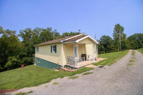 84 Boxwood Drive Clarksburg WV 26301
