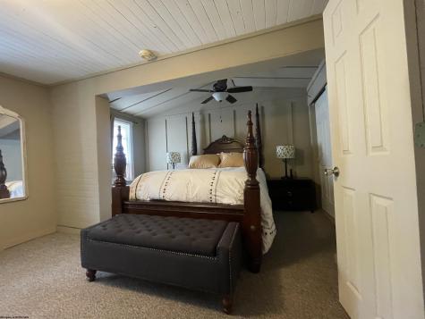 13069 Morgantown Pike Moatsville WV 26250