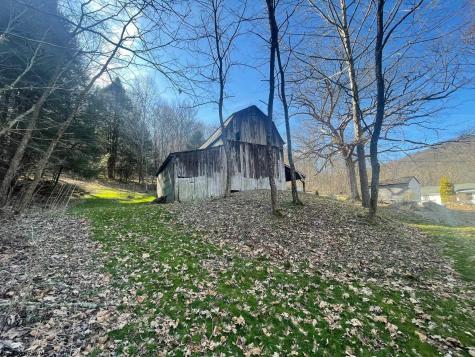 13069 Morgantown Pike Moatsville WV 26250