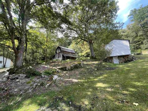 13069 Morgantown Pike Moatsville WV 26250