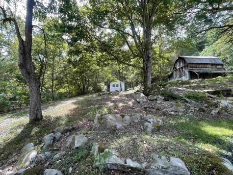 13069 Morgantown Pike Moatsville WV 26250