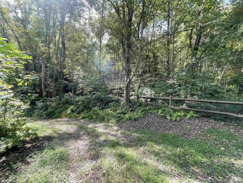 13069 Morgantown Pike Moatsville WV 26250