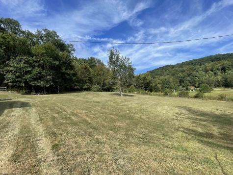 13069 Morgantown Pike Moatsville WV 26250