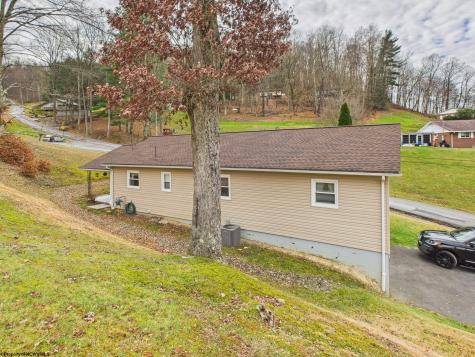 7 Hilltop Drive Philippi WV 26416
