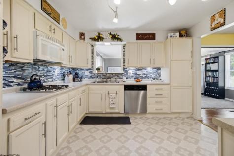 1541 Maple Lake Road Bridgeport WV 26330