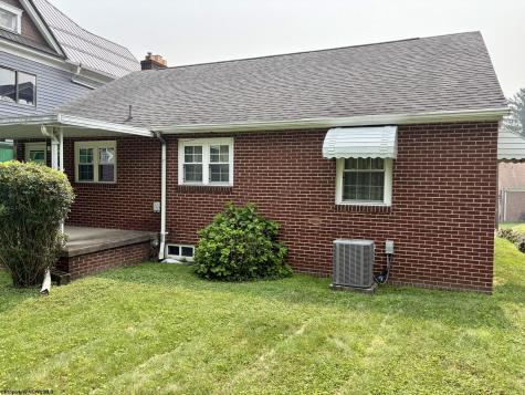 813 Benoni Avenue Fairmont WV 26554