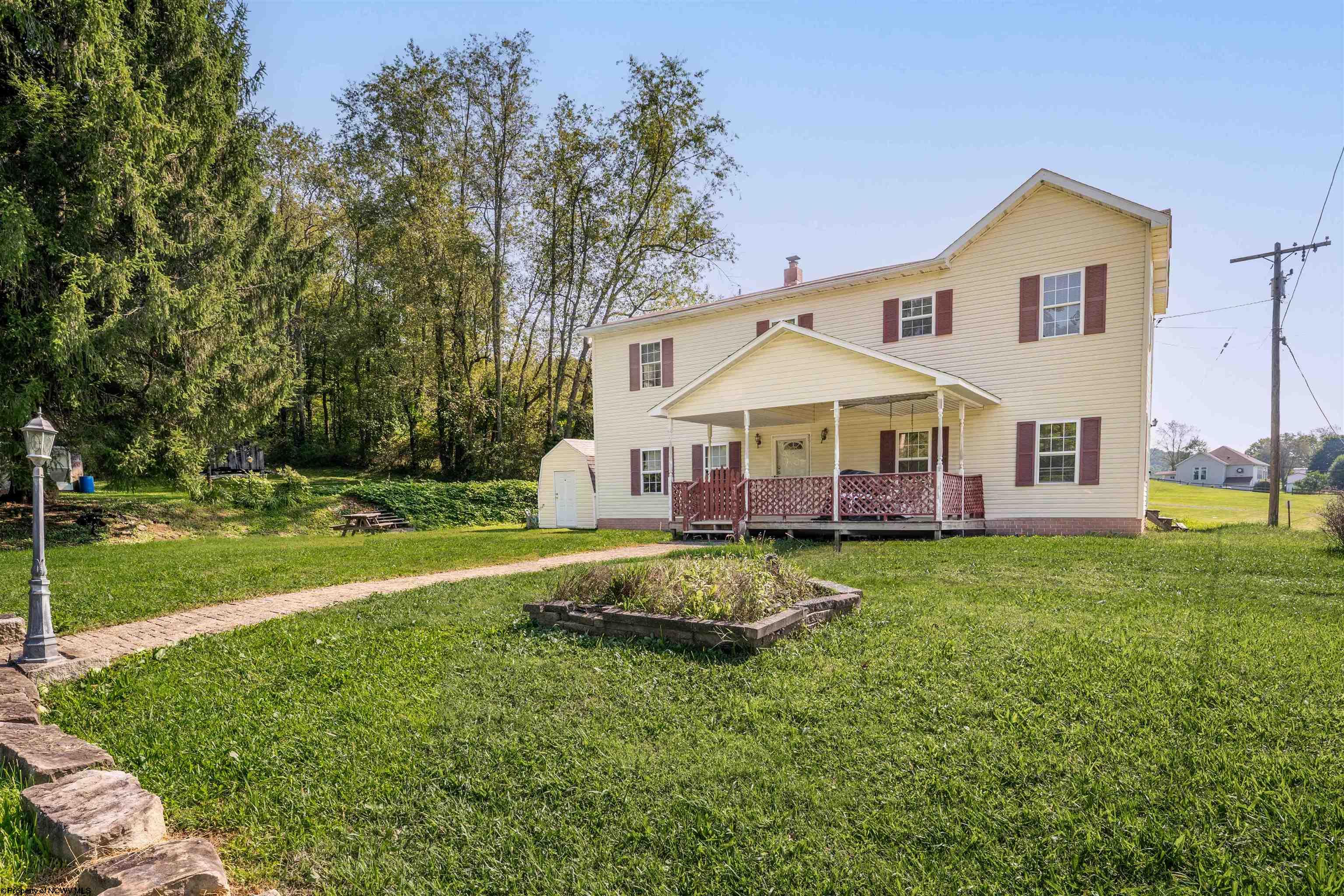 2833 Gladesville Road Independence WV 26374