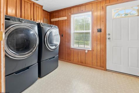 2833 Gladesville Road Independence WV 26374