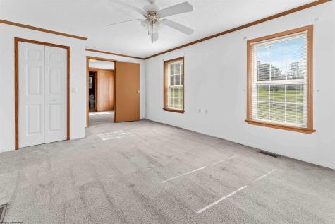 2833 Gladesville Road Independence WV 26374