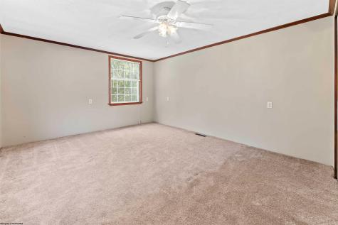 2833 Gladesville Road Independence WV 26374