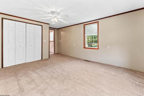 2833 Gladesville Road Independence WV 26374