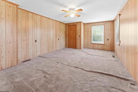 2833 Gladesville Road Independence WV 26374