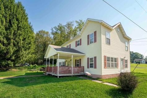 2833 Gladesville Road Independence WV 26374