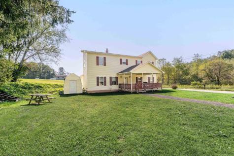 2833 Gladesville Road Independence WV 26374