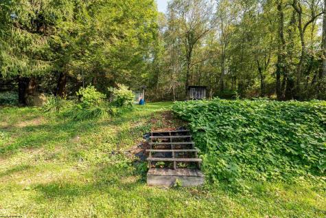 2833 Gladesville Road Independence WV 26374
