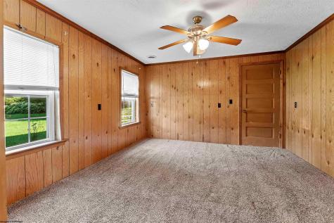 2833 Gladesville Road Independence WV 26374