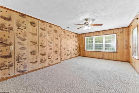2833 Gladesville Road Independence WV 26374