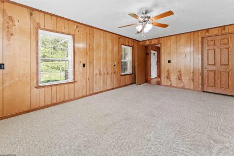 2833 Gladesville Road Independence WV 26374