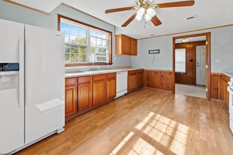 2833 Gladesville Road Independence WV 26374