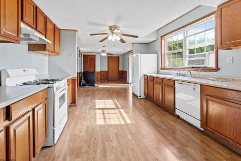 2833 Gladesville Road Independence WV 26374