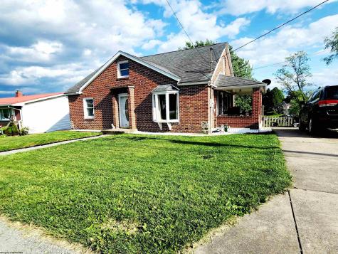 82 Pleasant Street Masontown WV 26542