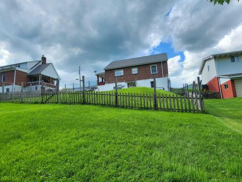 82 Pleasant Street Masontown WV 26542
