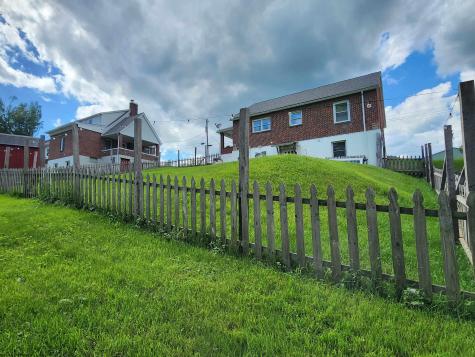 82 Pleasant Street Masontown WV 26542