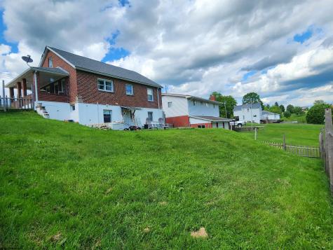 82 Pleasant Street Masontown WV 26542