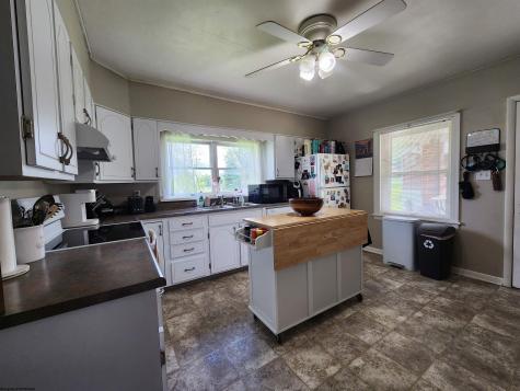 82 Pleasant Street Masontown WV 26542