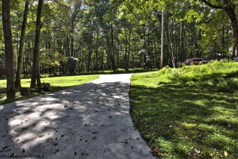 1002 Goldenrod Drive Terra Alta WV 26764