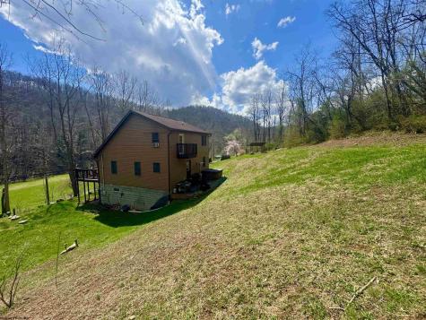 672 Buffalo Brink Road Mannington WV 26582