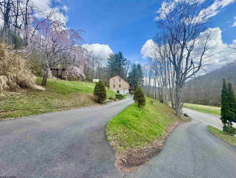 672 Buffalo Brink Road Mannington WV 26582