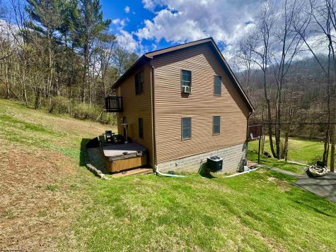 672 Buffalo Brink Road Mannington WV 26582