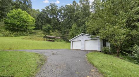 75 Hunters Pen Drive Weston WV 26452