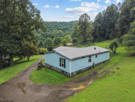 75 Hunters Pen Drive Weston WV 26452