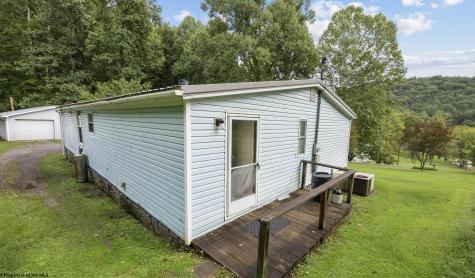 75 Hunters Pen Drive Weston WV 26452