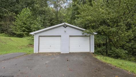 75 Hunters Pen Drive Weston WV 26452