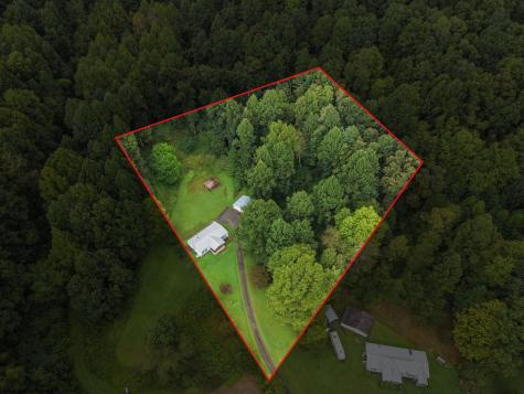 75 Hunters Pen Drive Weston WV 26452